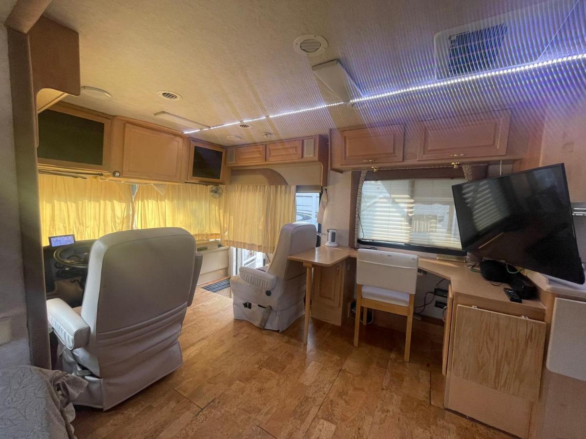 Отель Rundle Mountain Rv Park Канмор Экстерьер фото
