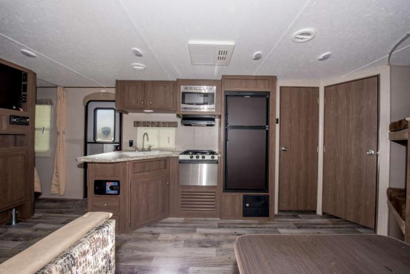 Отель Rundle Mountain Rv Park Канмор Экстерьер фото