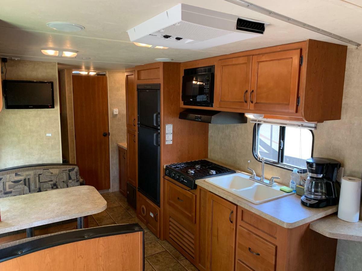 Отель Rundle Mountain Rv Park Канмор Экстерьер фото