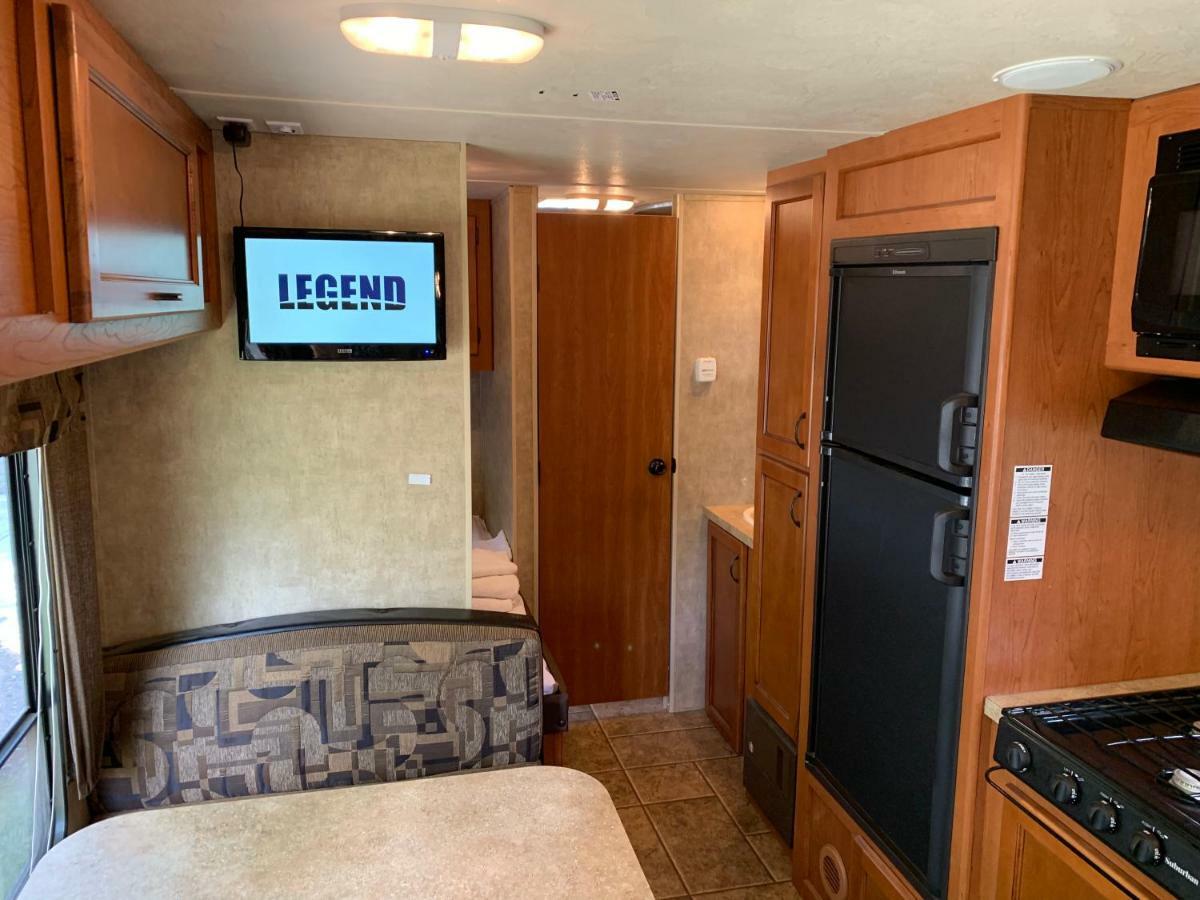 Отель Rundle Mountain Rv Park Канмор Экстерьер фото
