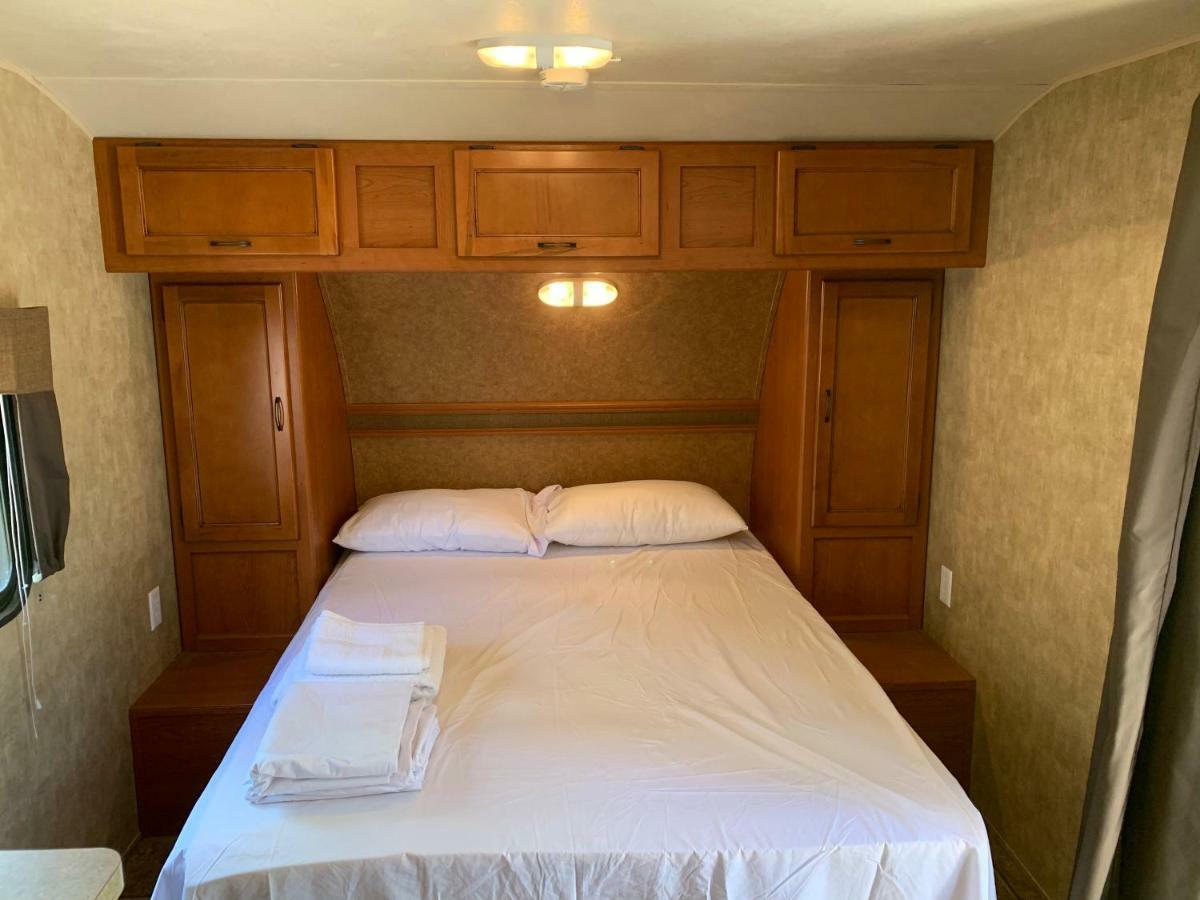 Отель Rundle Mountain Rv Park Канмор Экстерьер фото